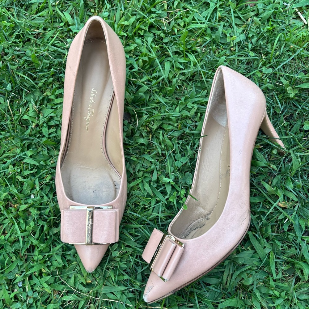 Salvatore Ferragamo zeri double bow blush nude Leather Pumps size 9